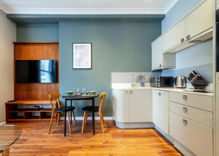 Bright & Modern 1Bdr Flat Near Lakeside Road