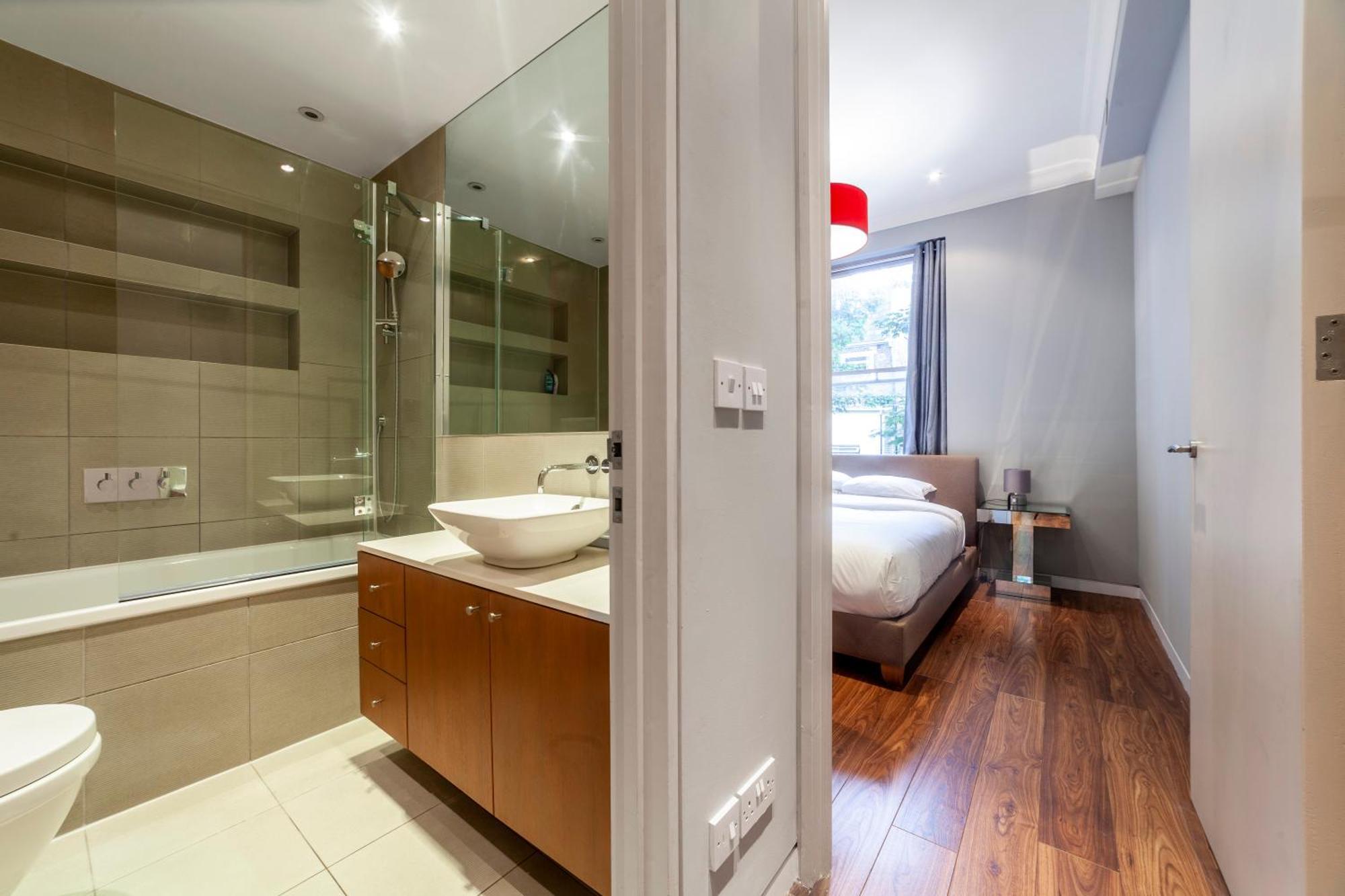 Bright & Modern 1bdr Flat Near Lakeside Road Appartamento Londra